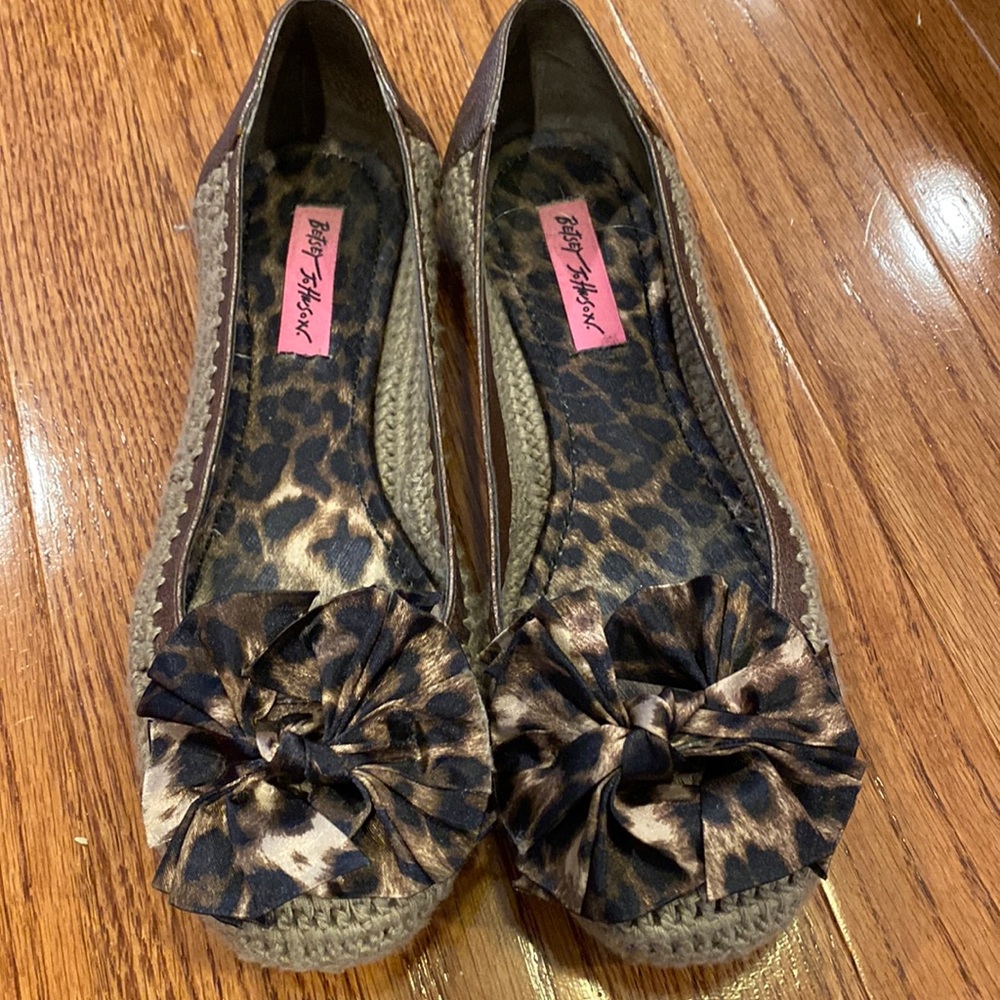 Betsey Johnson flat- Tammiee Leopard
